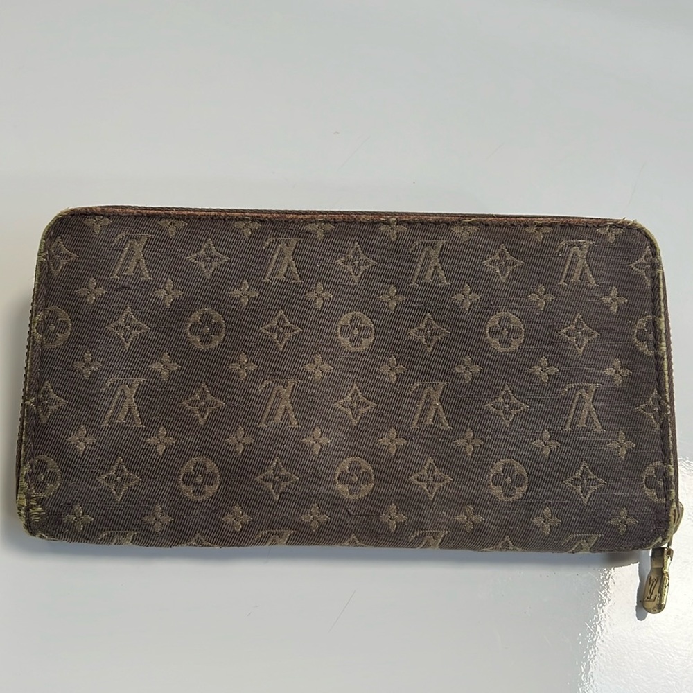 Louis Vuitton Denim Long Zippy Wallet in great condition